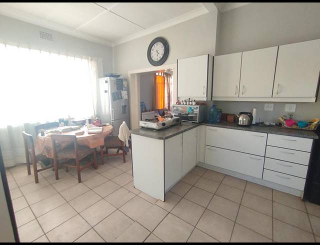 3 BEDROOM HOUSE FOR SALE IN FLORENTIA